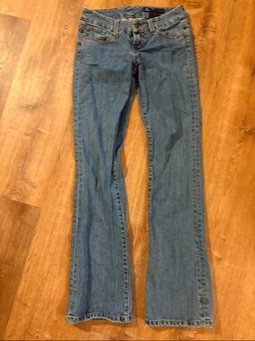 Seven7 Premium Embroidered Pocket Medium Blue Flare Jeans EUC 25